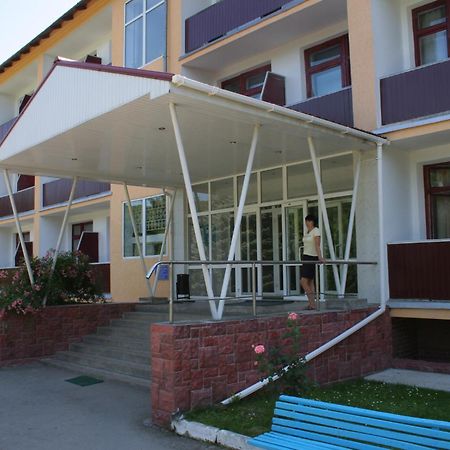 Санаторій Збруч Otel Sataniv Dış mekan fotoğraf