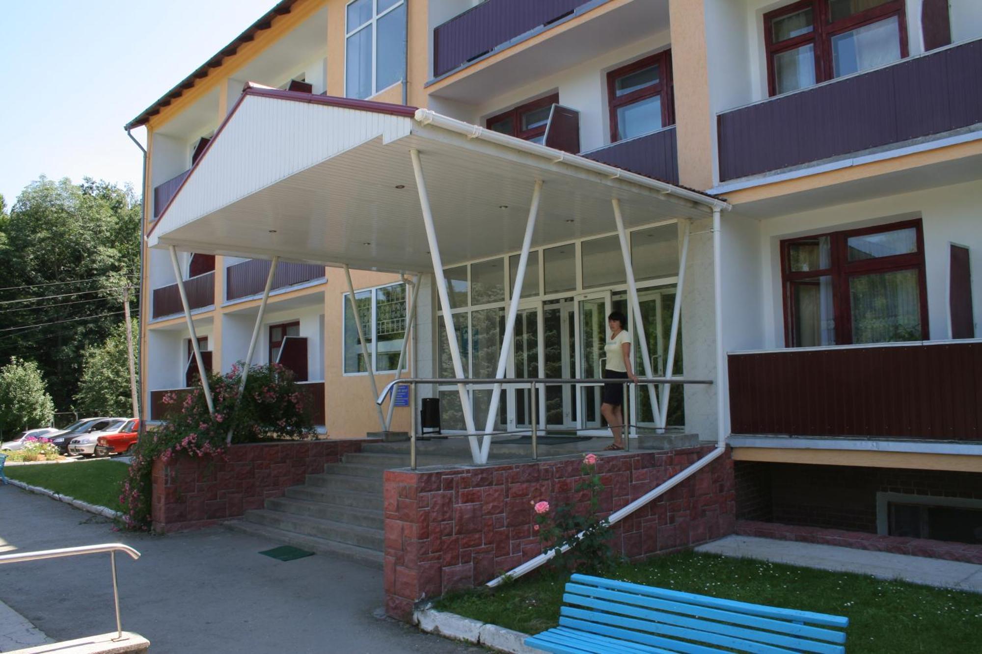 Санаторій Збруч Otel Sataniv Dış mekan fotoğraf