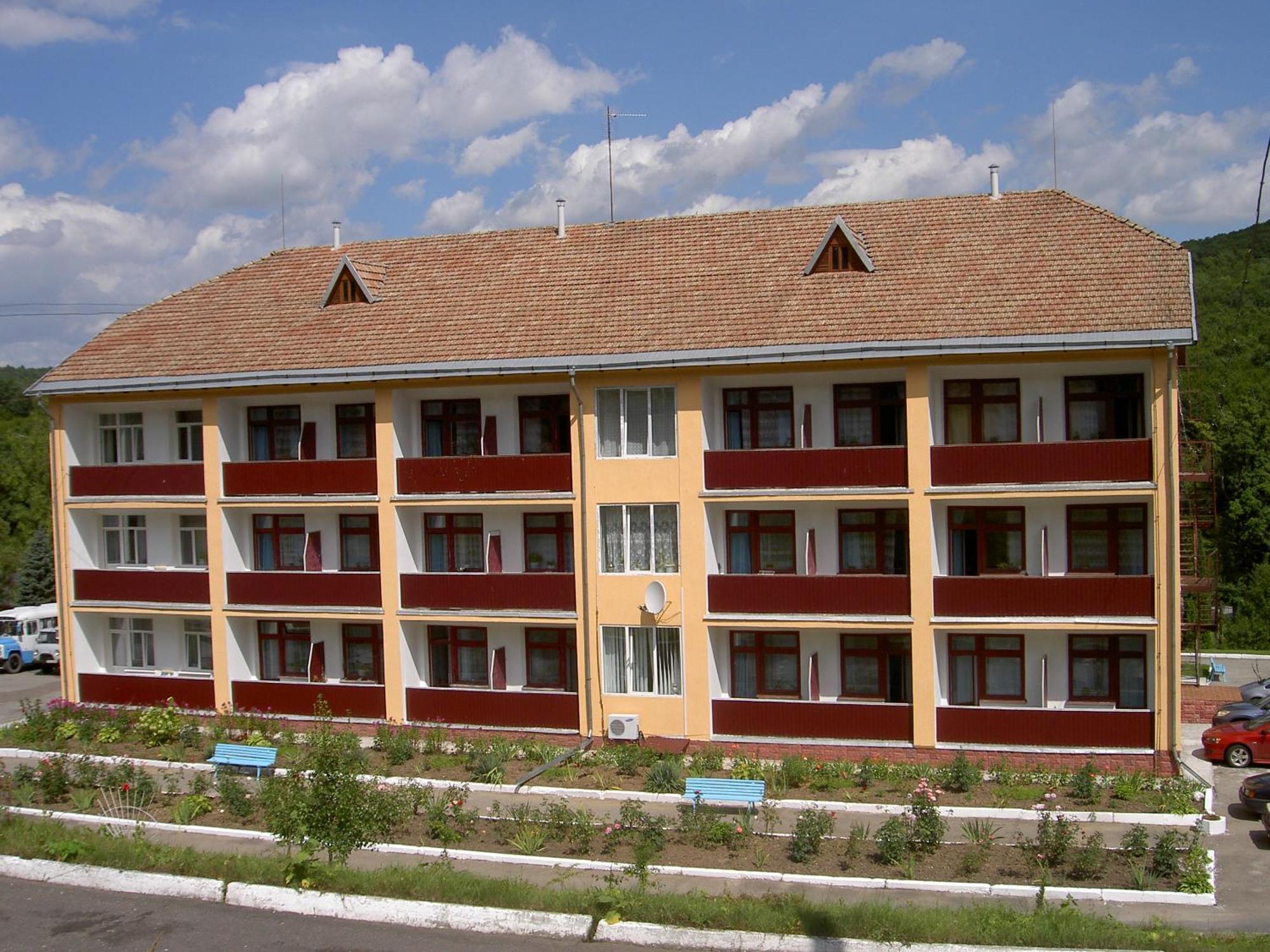 Санаторій Збруч Otel Sataniv Dış mekan fotoğraf